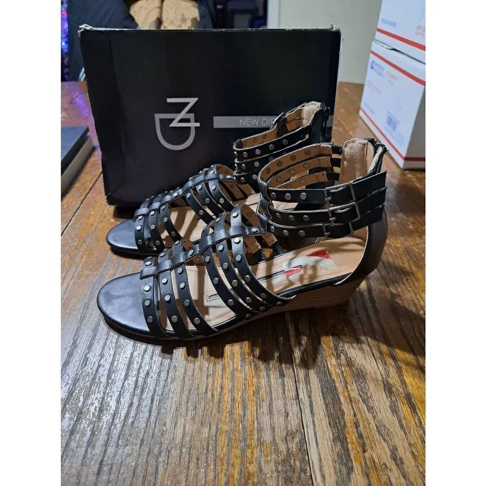 Size 8.5 New Directions Amica Black Studded Open Toe Short Wedge Strappy Shoes